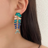 Boucles d’oreilles poisson articulé vintage – strass et alliage zinc