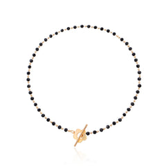 Collier court à perles noires et fleur – style élégant et moderne