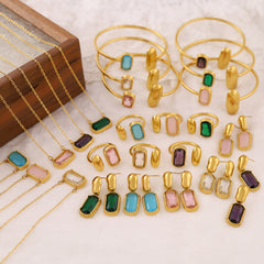 Parure élégante – Bague carrée, bracelet, collier et boucles d’oreilles avec zircon arc-en-ciel, plaqué or 18K