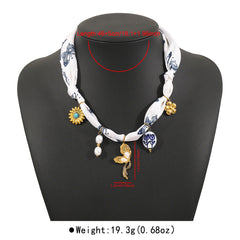 Collier ruban à pendentif fleur en céramique