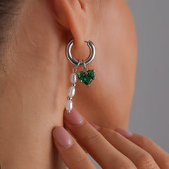 Parure cœur en perles irrégulières et cristaux – style chic et sophistiqué