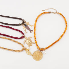 Collier tressé coloré style océan