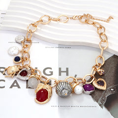 Collier cœur insecte baroque – Perles et chaîne épaisse rétro