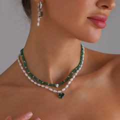 Parure cœur en perles irrégulières et cristaux – style chic et sophistiqué