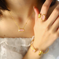 Parure élégante – Bague carrée, bracelet, collier et boucles d’oreilles avec zircon arc-en-ciel, plaqué or 18K