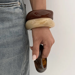 Bracelet large en acrylique – Design irrégulier translucide style INS