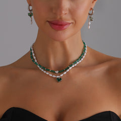 Parure cœur en perles irrégulières et cristaux – style chic et sophistiqué