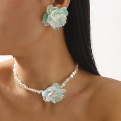 Boucles d’oreilles camélia perlé