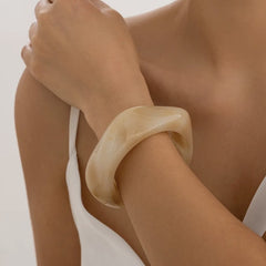 Bracelet large en acrylique – Design irrégulier translucide style INS