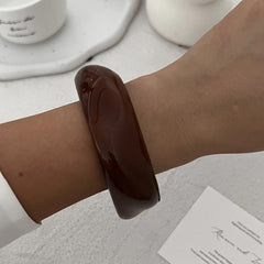 Bracelet large en acrylique – Design irrégulier translucide style INS