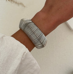 Bracelet C en alliage – style audacieux et unique