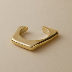 Bracelet carré minimaliste en acrylique – style épuré et design ouvert