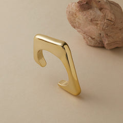 Bracelet carré minimaliste en acrylique – style épuré et design ouvert