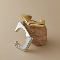 Bracelet carré minimaliste en acrylique – style épuré et design ouvert