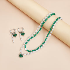 Parure cœur en perles irrégulières et cristaux – style chic et sophistiqué