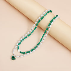 Parure cœur en perles irrégulières et cristaux – style chic et sophistiqué