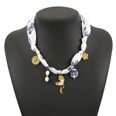 Collier ruban à pendentif fleur en céramique