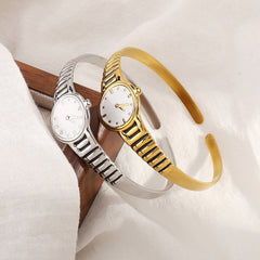 Bracelet-Montre Créatif en Acier Inoxydable Doré 18K – Style Minimaliste et Luxueux, Finition Goutte d’Huile, Ouvert